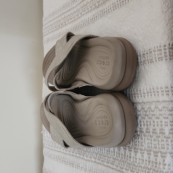 Crocs capri shimmer xband  summer sandal, slip on, neutral sandals. Women's  7 - Picture 7 of 7